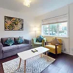 Parlaunt House - 3 Bedroom With Free Parking