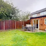 Parlaunt House - 3 Bedroom With Free Parking