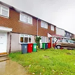 Parlaunt House - 3 Bedroom With Free Parking