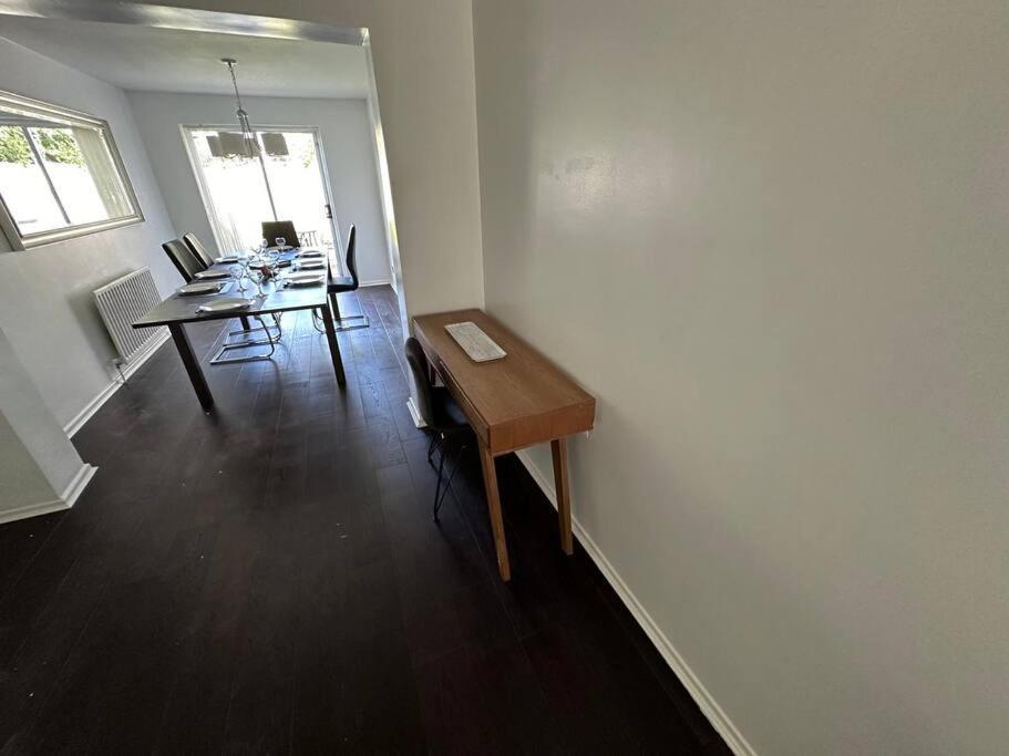 Parlaunt House - 3 Bedroom With Free Parking