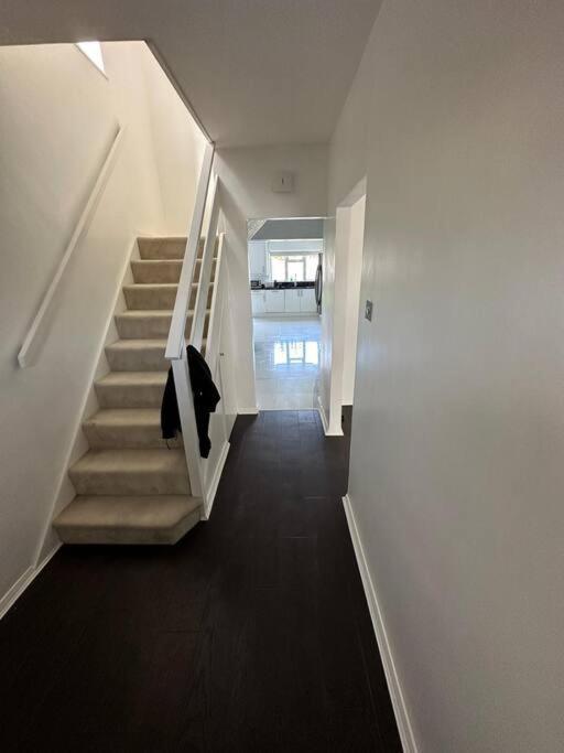 Parlaunt House - 3 Bedroom With Free Parking *