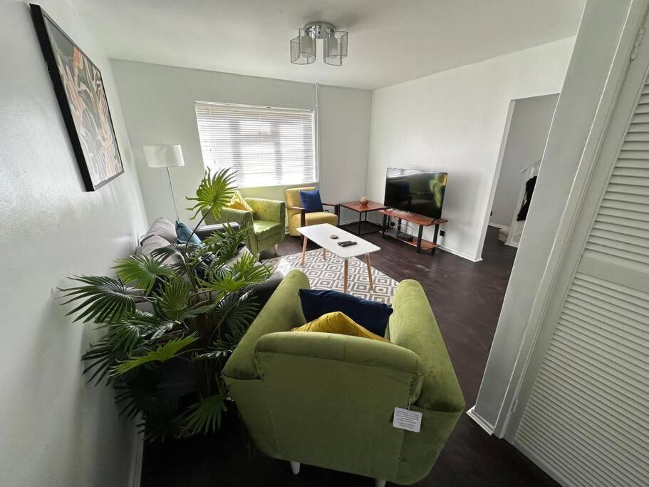 Parlaunt House - 3 Bedroom With Free Parking * Slough