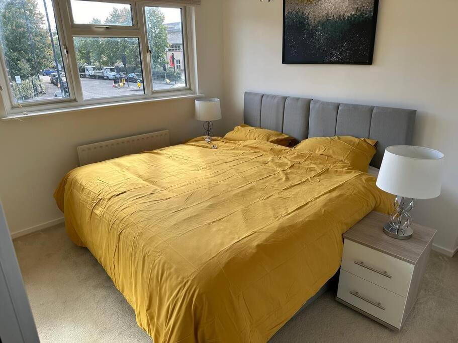 Holiday home Parlaunt House - 3 Bedroom With Free Parking Slough