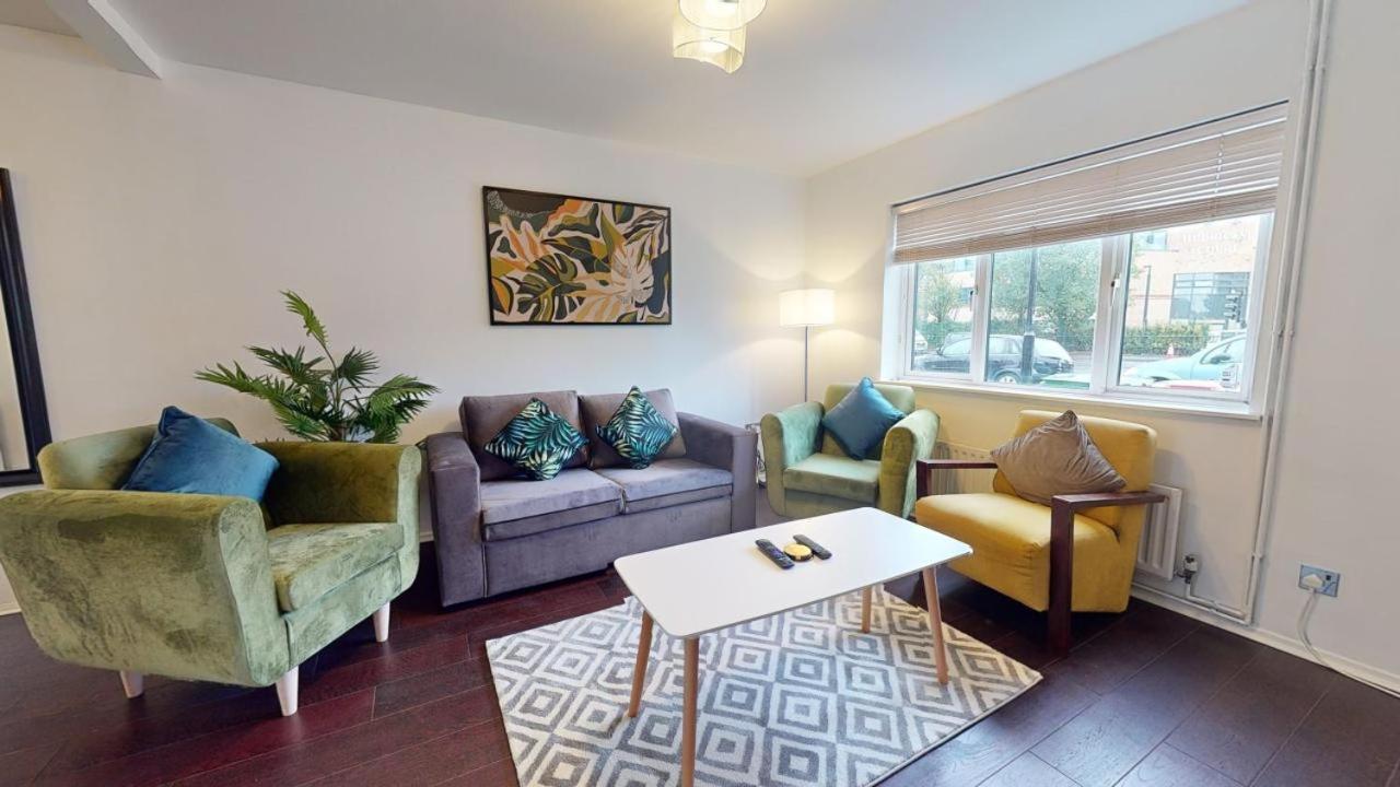 Parlaunt House - 3 Bedroom With Free Parking *