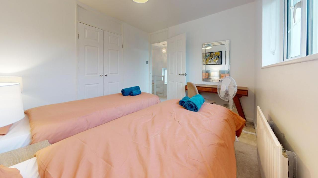 Parlaunt House - 3 Bedroom With Free Parking Holiday home *