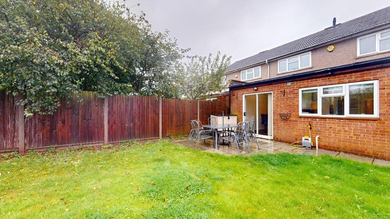 Parlaunt House - 3 Bedroom With Free Parking *