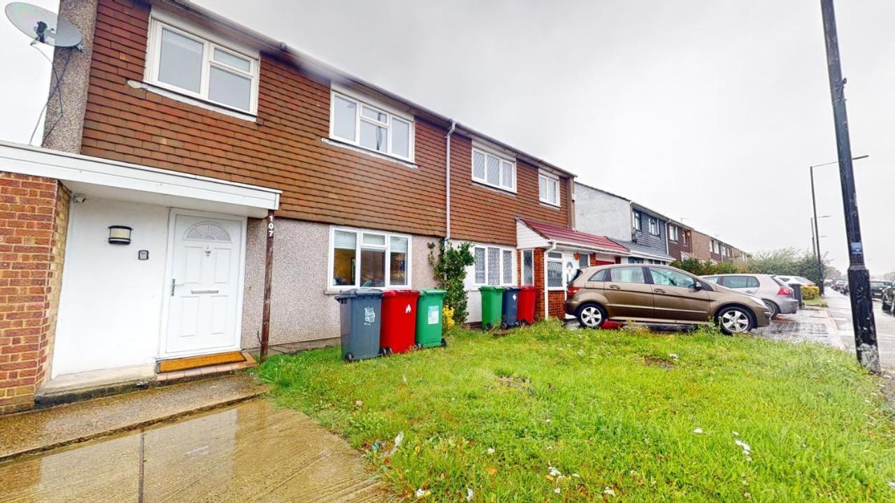 Parlaunt House - 3 Bedroom With Free Parking Slough