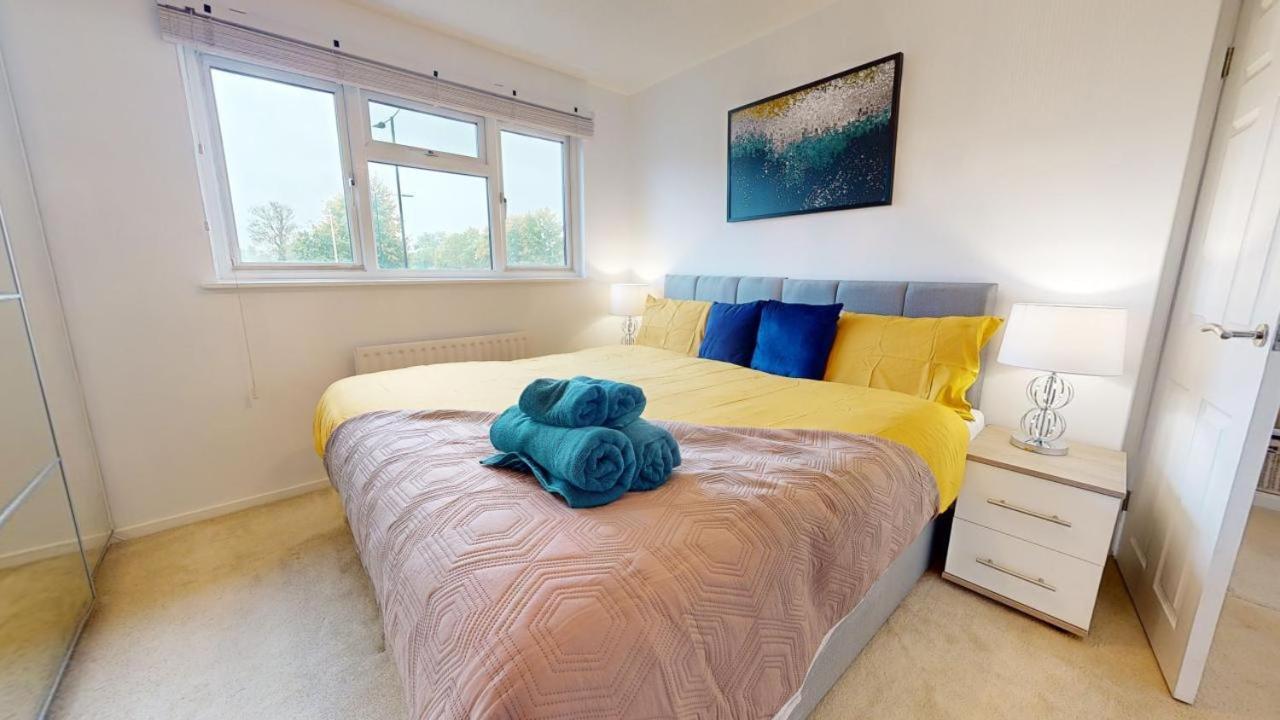 Holiday home Parlaunt House - 3 Bedroom With Free Parking *