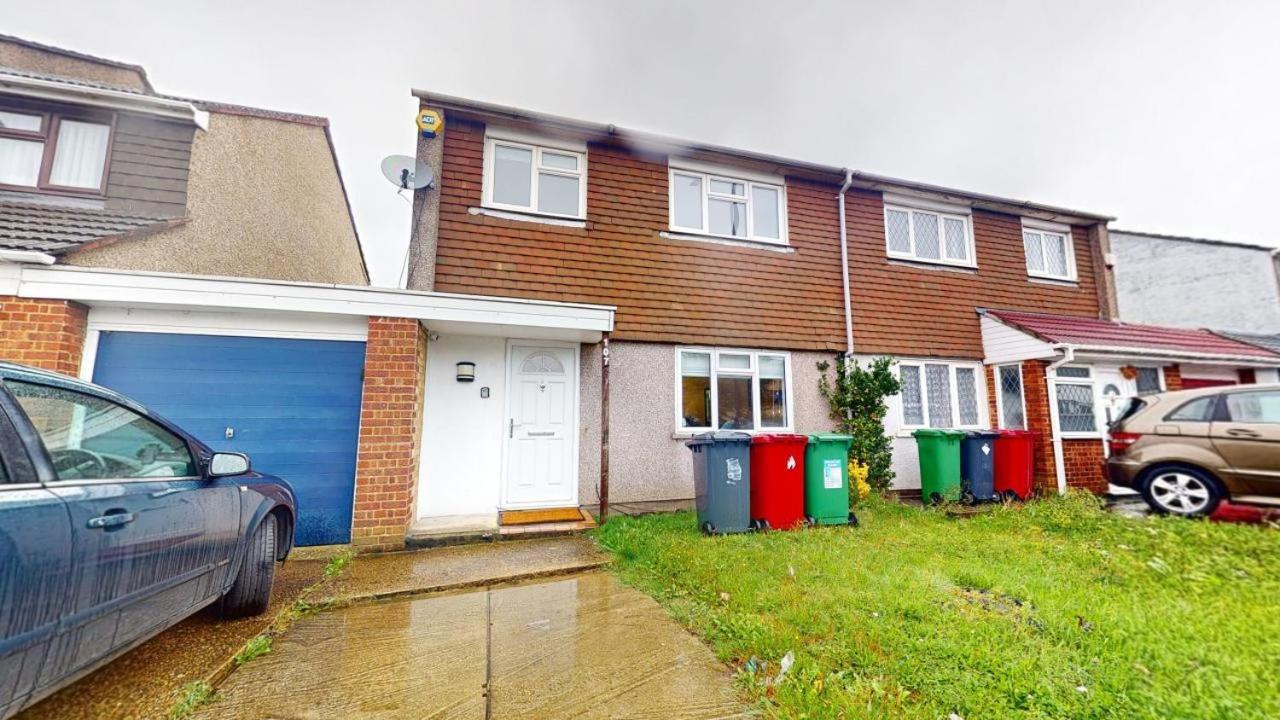 Parlaunt House - 3 Bedroom With Free Parking Holiday home Slough