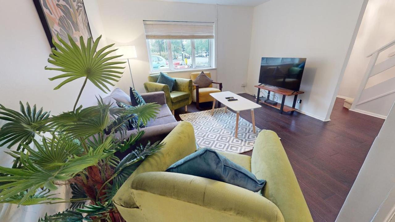 Parlaunt House - 3 Bedroom With Free Parking *