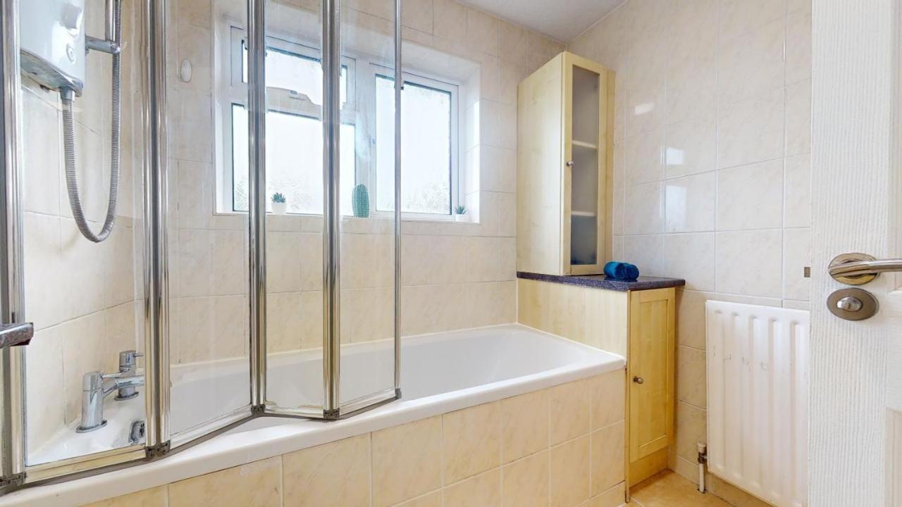 Parlaunt House - 3 Bedroom With Free Parking Holiday home