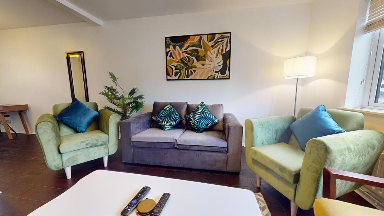 Holiday home Parlaunt House - 3 Bedroom With Free Parking