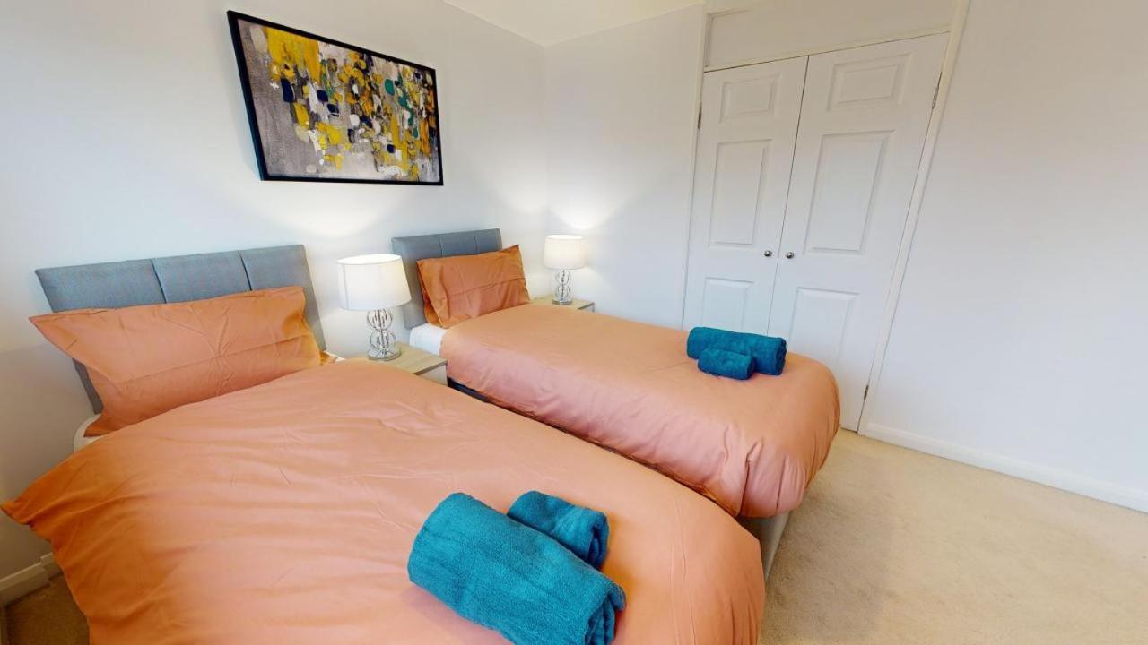 Parlaunt House - 3 Bedroom With Free Parking Holiday home *