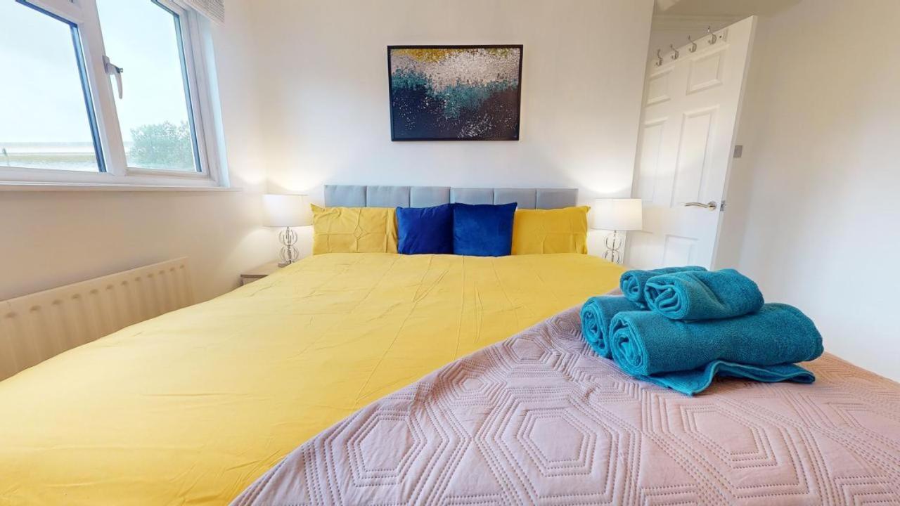 Holiday home Parlaunt House - 3 Bedroom With Free Parking *