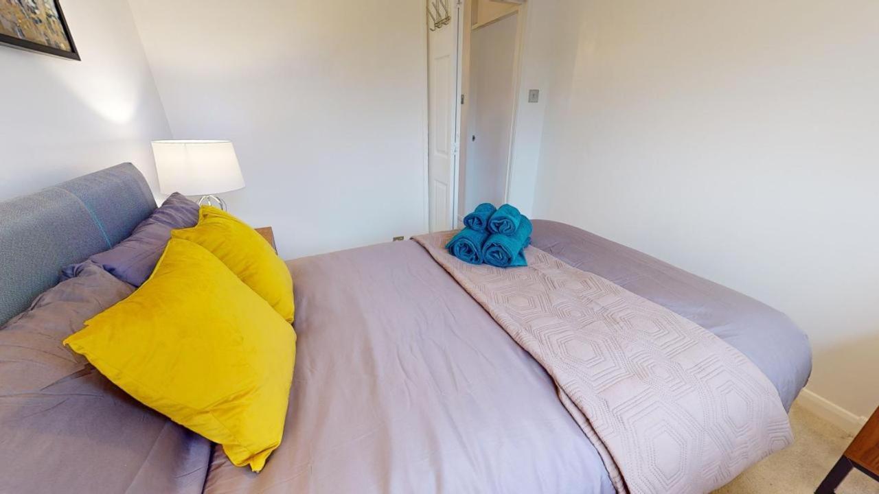 Parlaunt House - 3 Bedroom With Free Parking Holiday home Slough