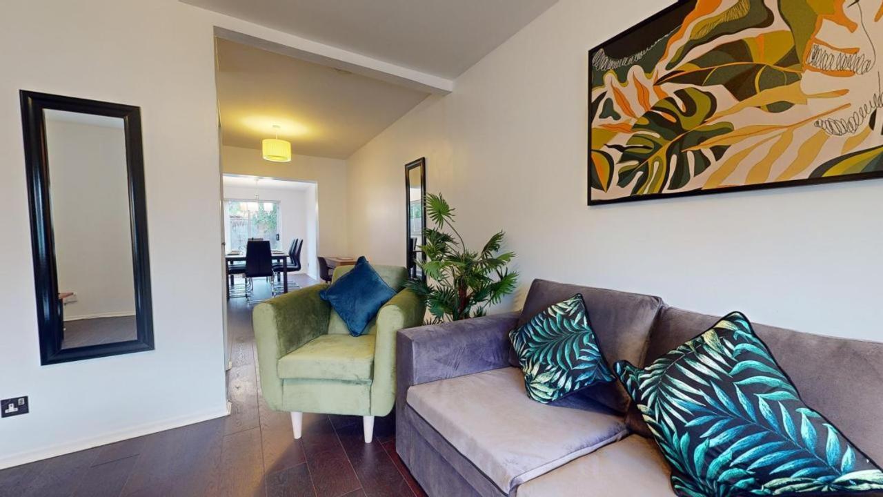 Parlaunt House - 3 Bedroom With Free Parking *