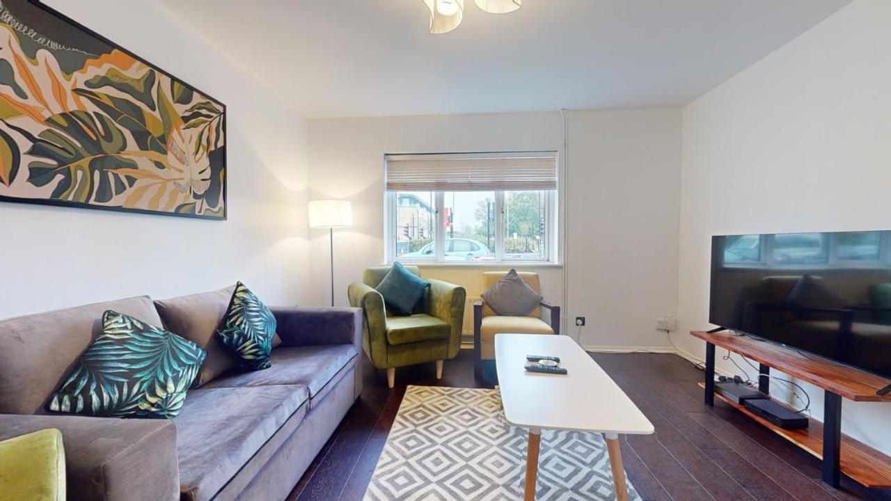 Parlaunt House - 3 Bedroom With Free Parking Slough