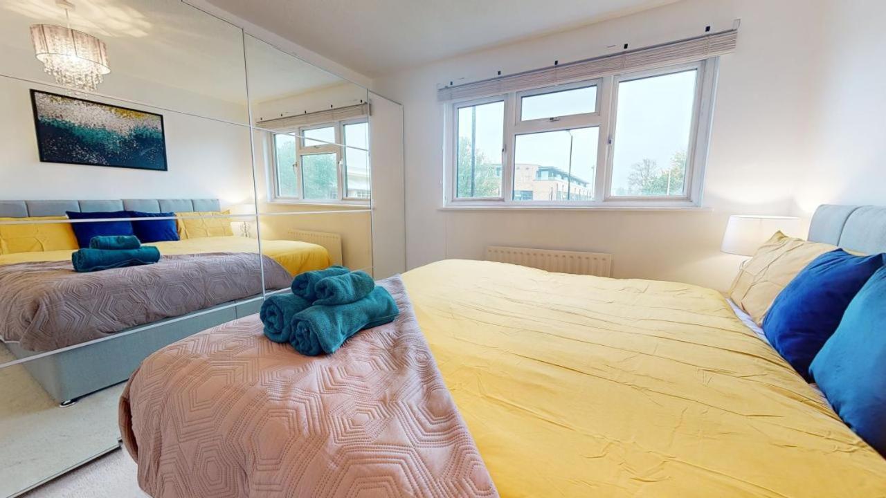Parlaunt House - 3 Bedroom With Free Parking * Slough