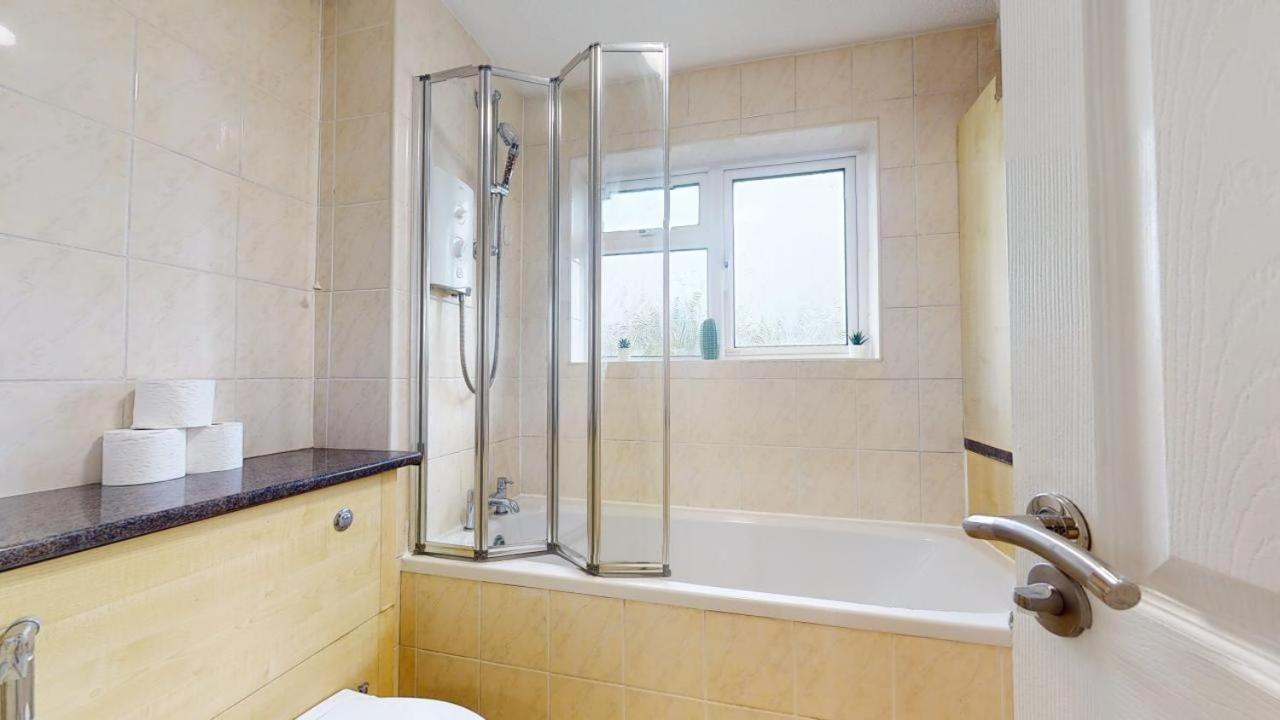 Holiday home Parlaunt House - 3 Bedroom With Free Parking *