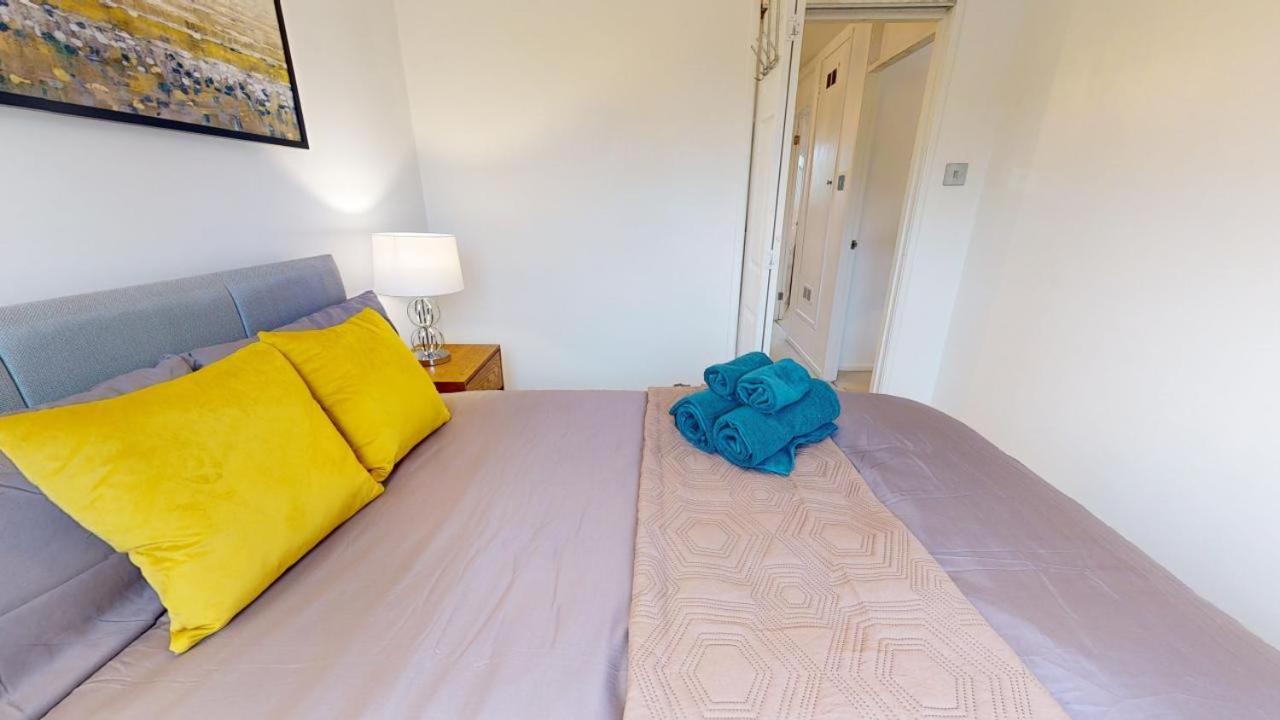 Parlaunt House - 3 Bedroom With Free Parking Slough