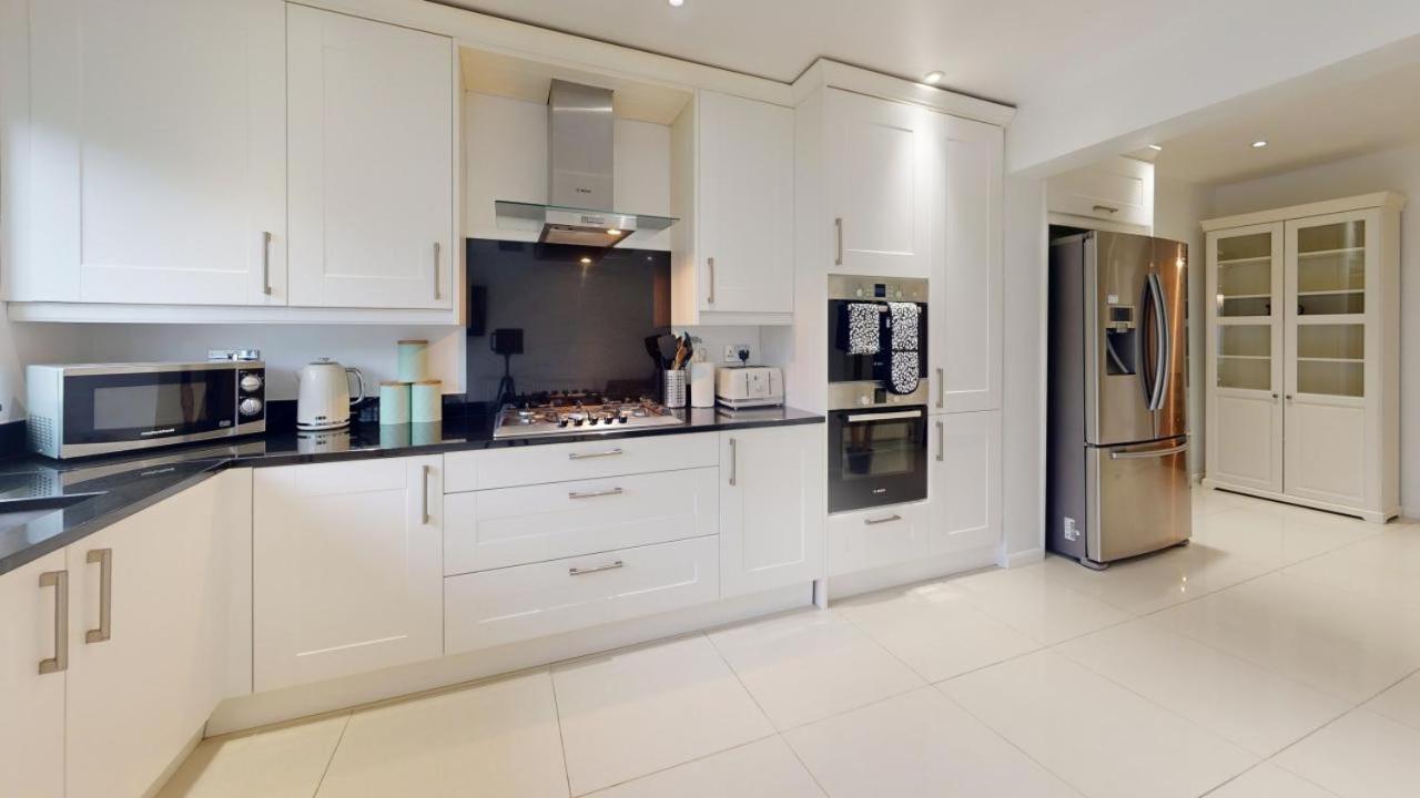 Parlaunt House - 3 Bedroom With Free Parking Holiday home *
