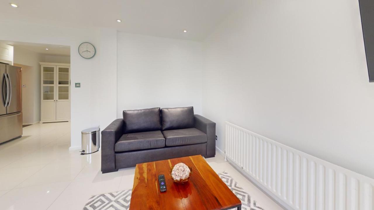 Holiday home Parlaunt House - 3 Bedroom With Free Parking *