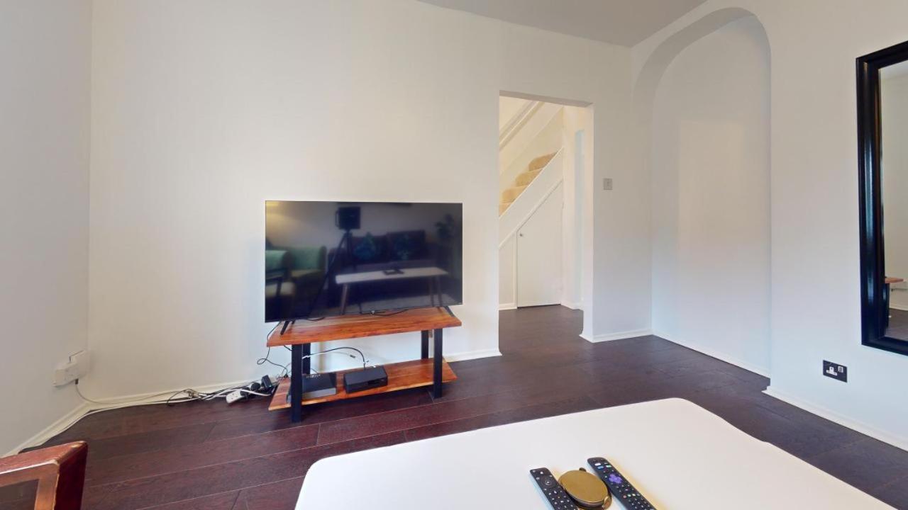 Parlaunt House - 3 Bedroom With Free Parking *
