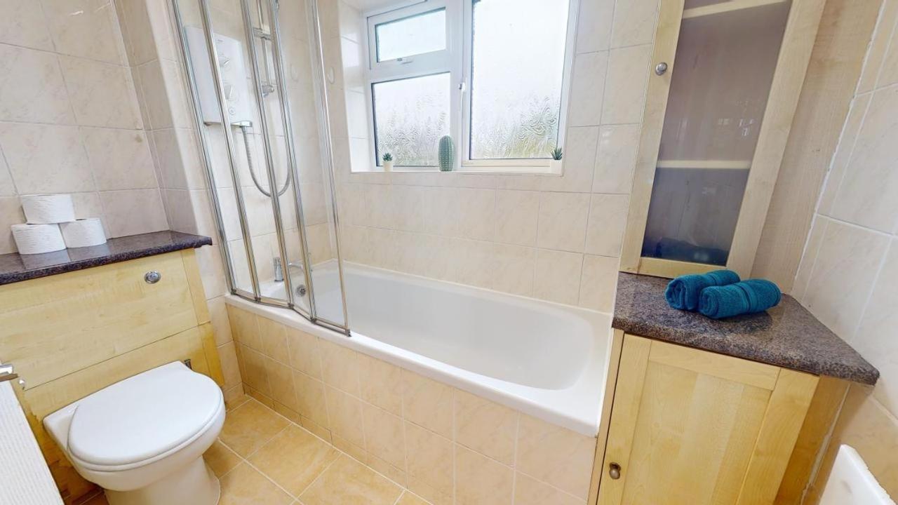 Parlaunt House - 3 Bedroom With Free Parking Slough