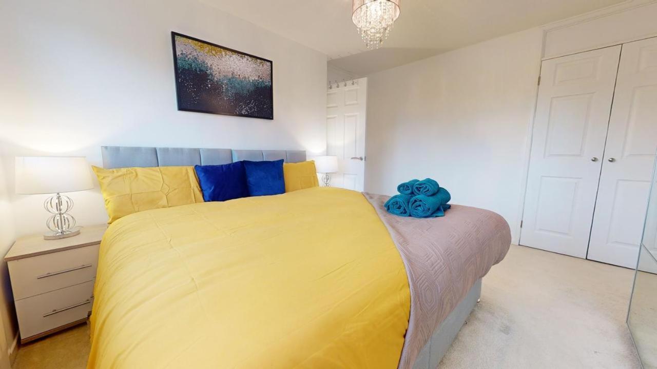 Parlaunt House - 3 Bedroom With Free Parking