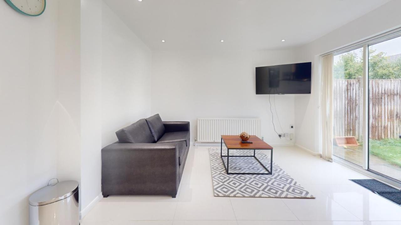 Parlaunt House - 3 Bedroom With Free Parking Holiday home