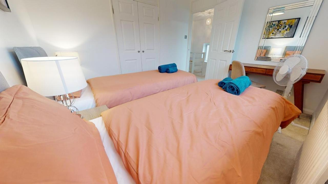 Holiday home Parlaunt House - 3 Bedroom With Free Parking *