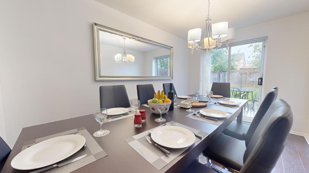 Parlaunt House - 3 Bedroom With Free Parking Holiday home Slough