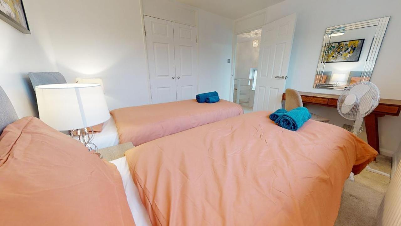 Parlaunt House - 3 Bedroom With Free Parking *