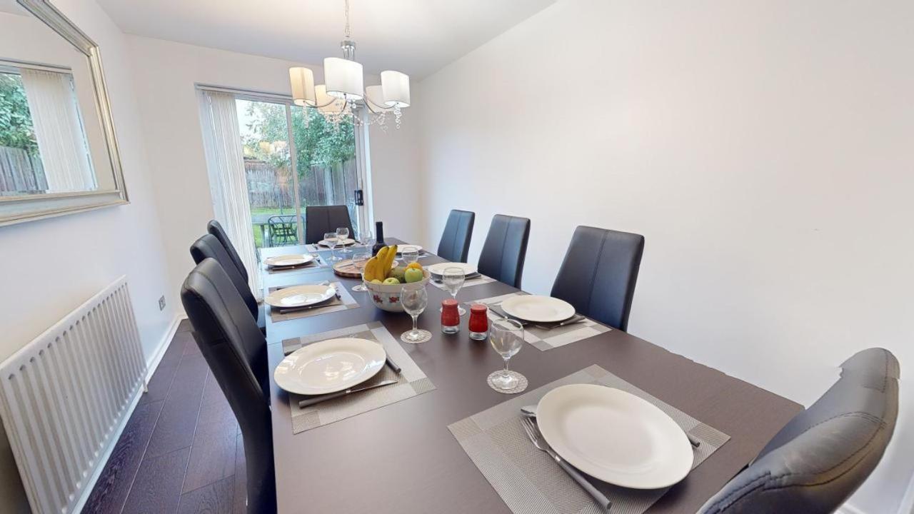 Parlaunt House - 3 Bedroom With Free Parking Slough