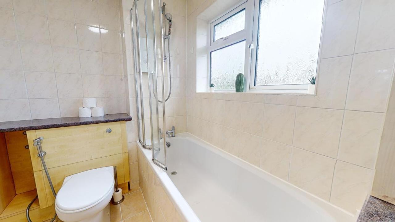 Parlaunt House - 3 Bedroom With Free Parking