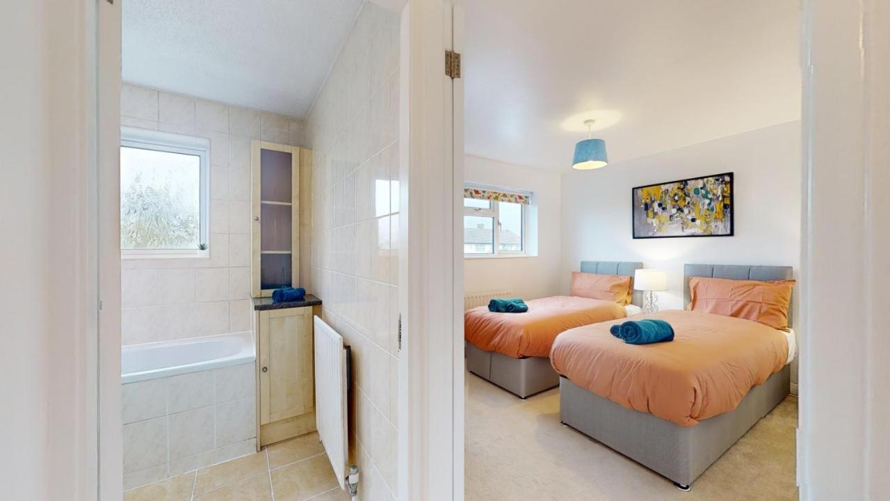 Parlaunt House - 3 Bedroom With Free Parking Holiday home *