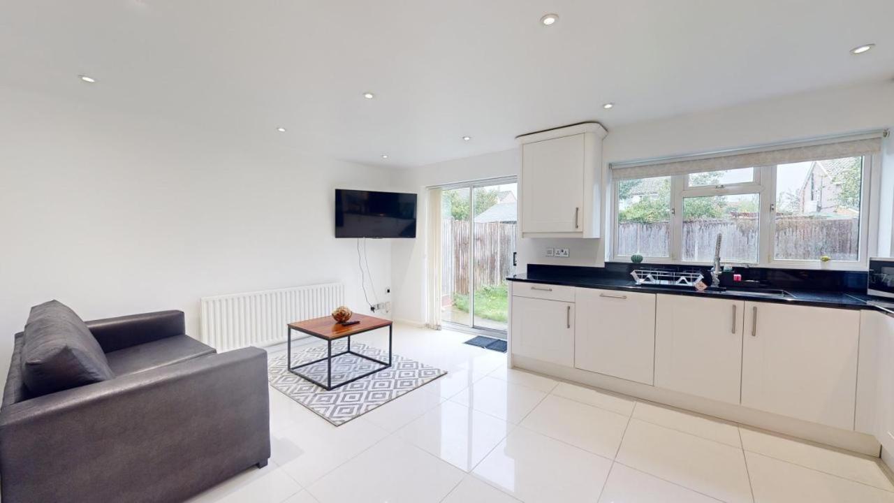 Parlaunt House - 3 Bedroom With Free Parking Slough