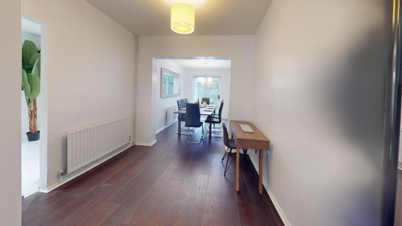 Parlaunt House - 3 Bedroom With Free Parking * Slough