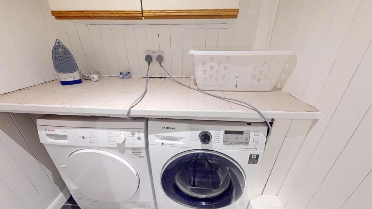 Parlaunt House - 3 Bedroom With Free Parking Holiday home *