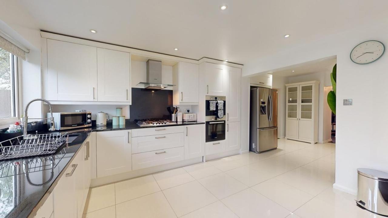 Parlaunt House - 3 Bedroom With Free Parking