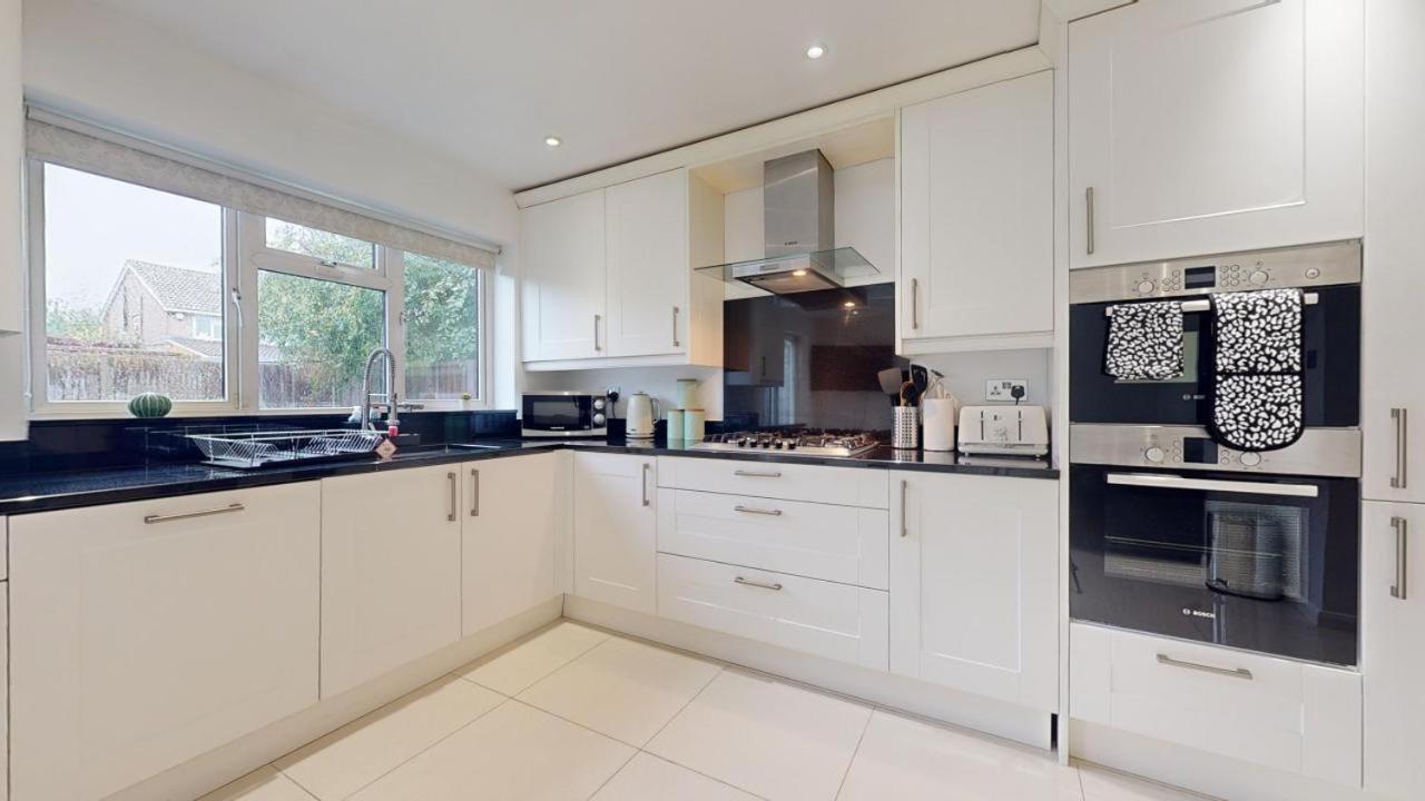 Parlaunt House - 3 Bedroom With Free Parking Holiday home