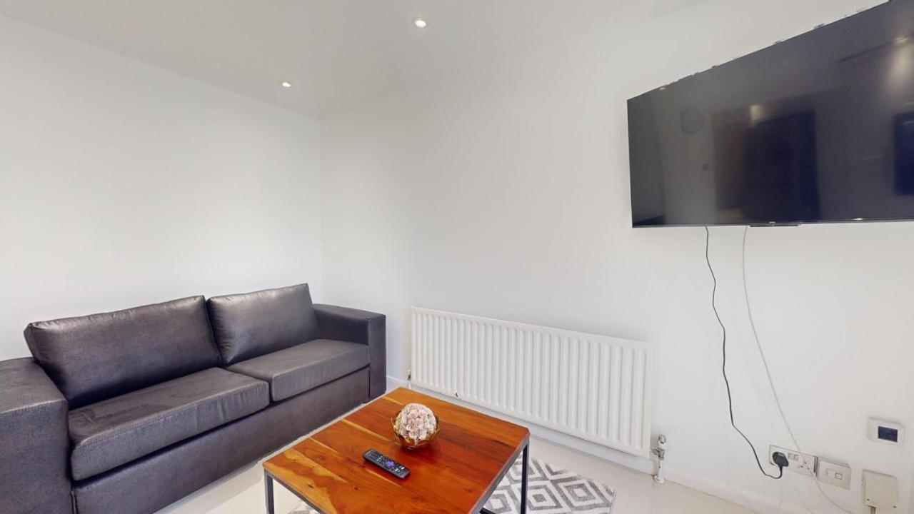 Holiday home Parlaunt House - 3 Bedroom With Free Parking Slough