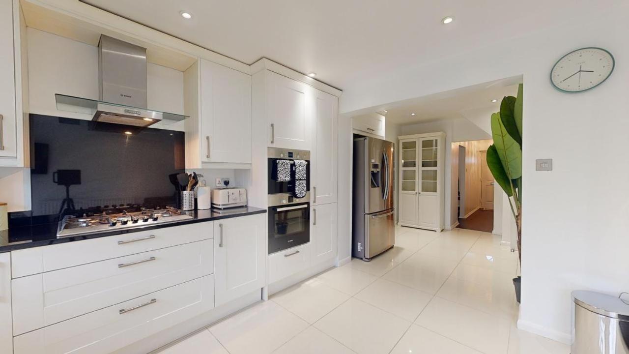 Parlaunt House - 3 Bedroom With Free Parking *