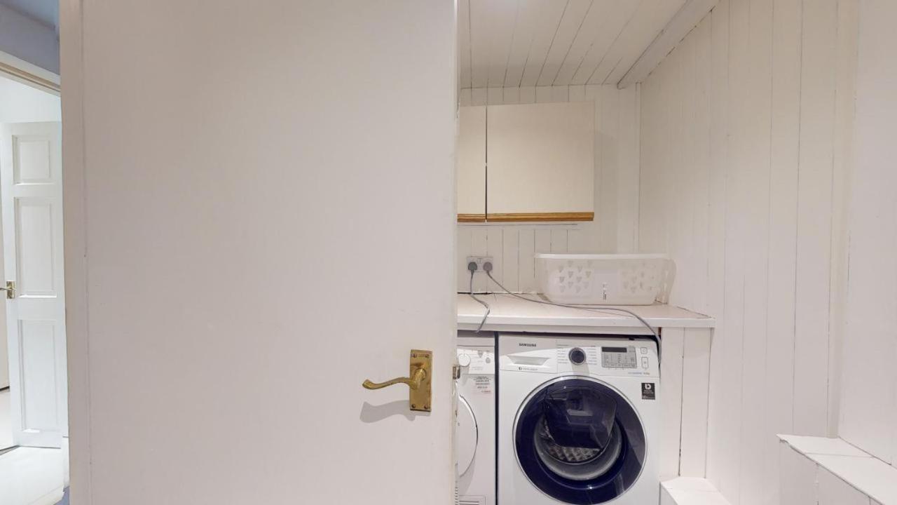Parlaunt House - 3 Bedroom With Free Parking
