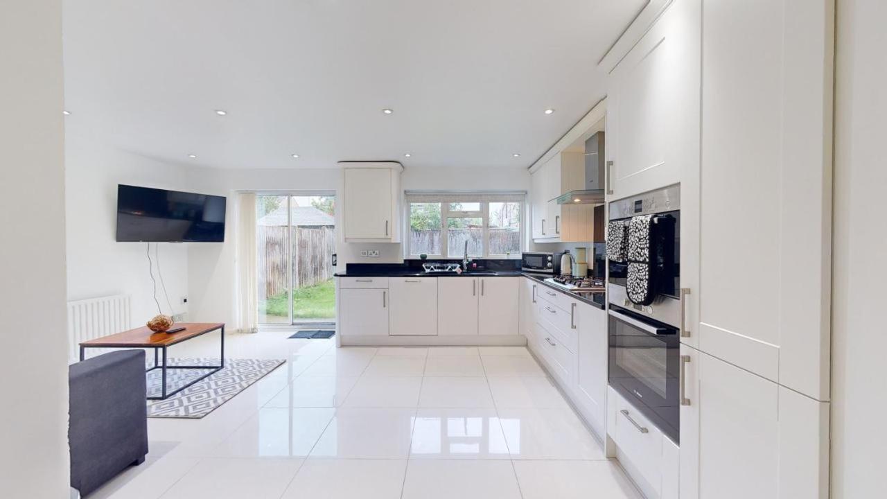 Parlaunt House - 3 Bedroom With Free Parking Holiday home *