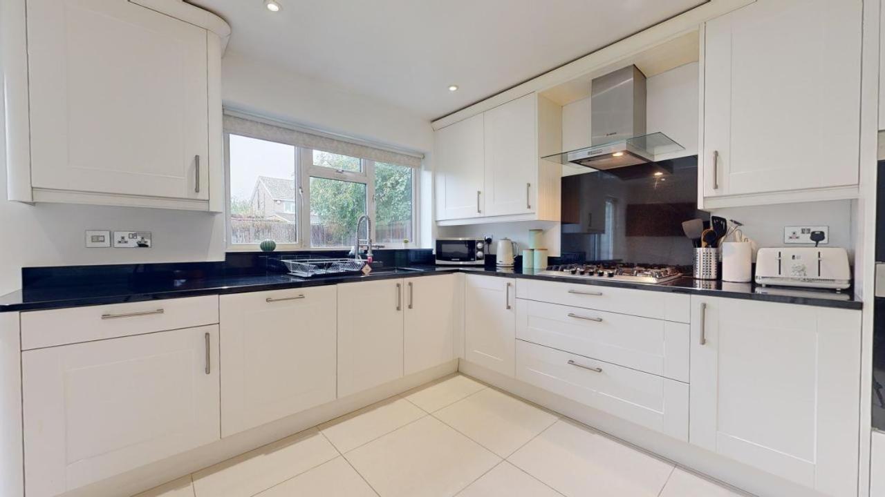 Parlaunt House - 3 Bedroom With Free Parking Holiday home Slough