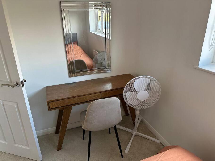 Parlaunt House - 3 Bedroom With Free Parking Holiday home *