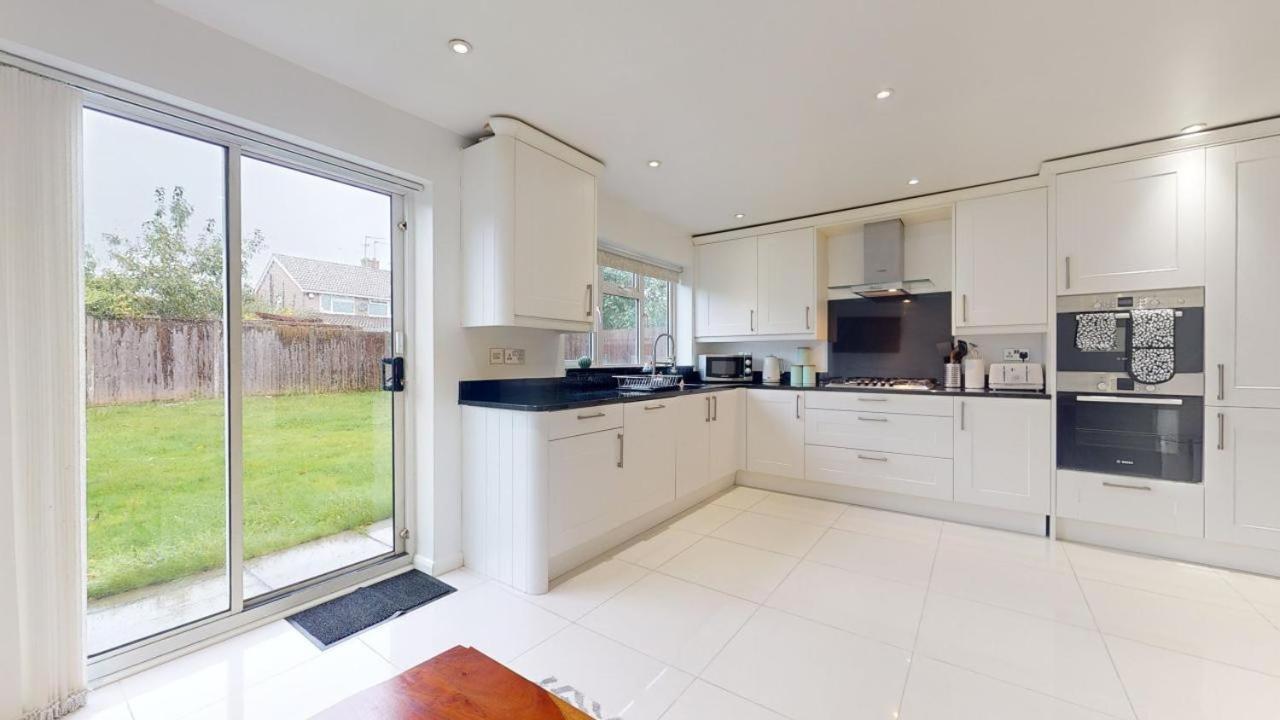 Parlaunt House - 3 Bedroom With Free Parking