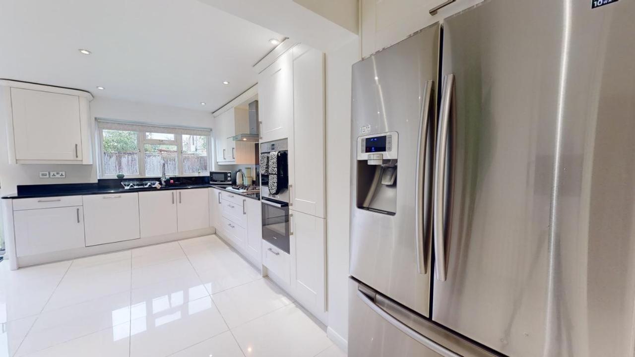 Parlaunt House - 3 Bedroom With Free Parking * Slough